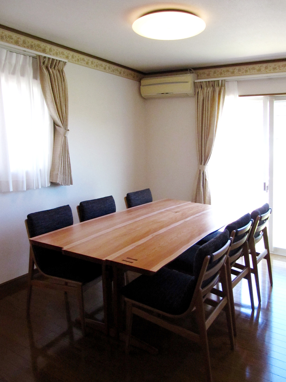 上質に暮らす無垢のテーブル<br>奈良県奈良市　U様邸