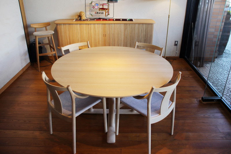 CHORUS楢 1400ラウンドテーブル｜取扱い商品｜万寿実家具