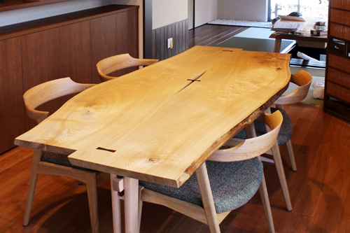 和モダンに存在感のあるダイニングテーブル<br>名古屋市千種区　H様邸